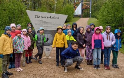 Sākumskolēni pavasara mācību ekskursijā