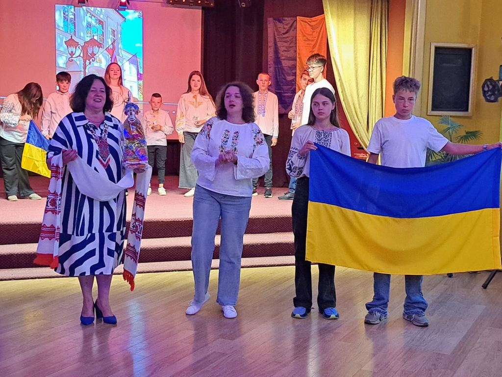 Mazzalve kopienas spēku dāvā bērniem no Ukrainas