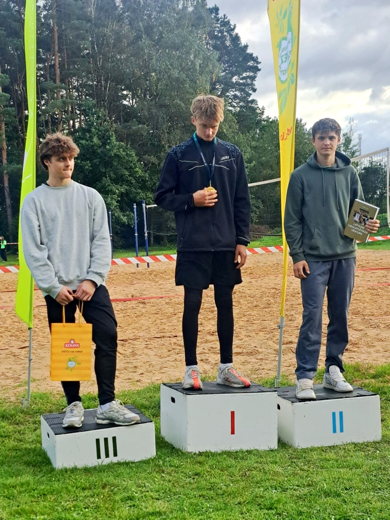 Mazzalves pamatskolas sportisti ar panākumiem vieglatlētikas sacensībās