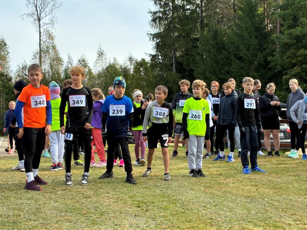 Mazzalves pamatskolas skolēni veiksmīgi startē sprinta sacensībās Neretā