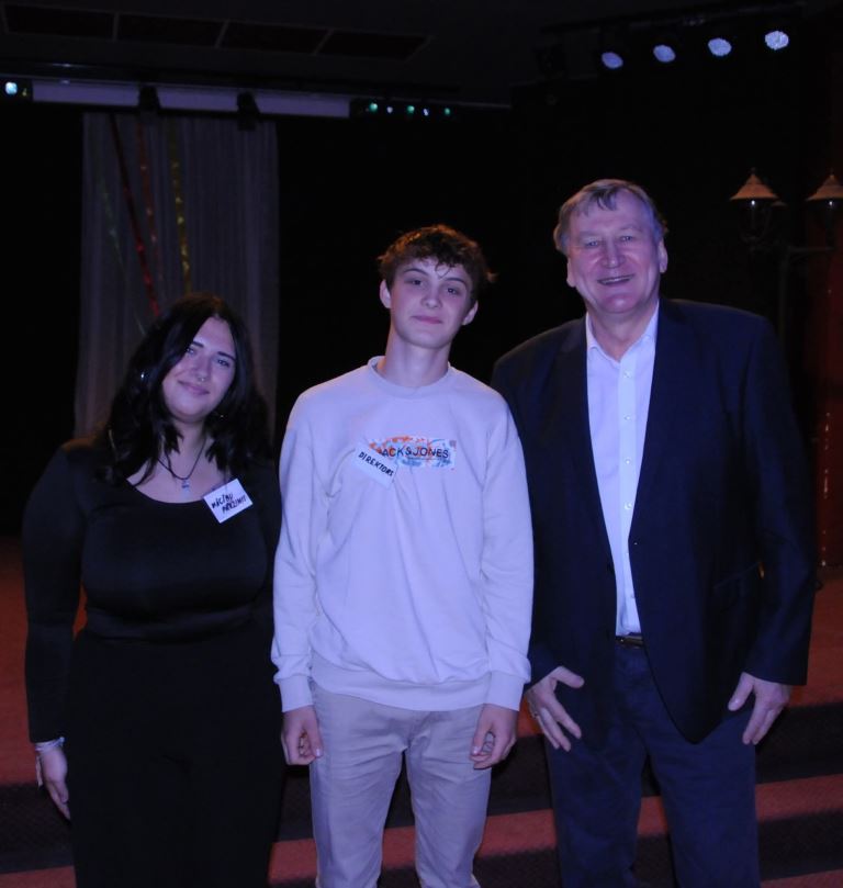 Skolotāji saņem brīnišķīgas dāvanas