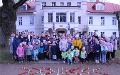 Svinam Latvijas dzimšanas dienu