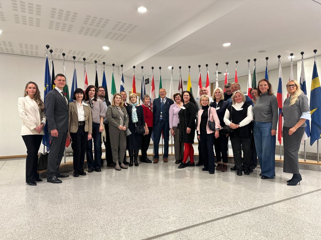 Mazzalves skolotājas Briselē