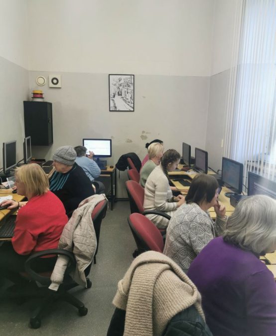 Mazzalvieši apgūst projekta “Sabiedrības digitālo prasmju attīstība” izglītības programmu