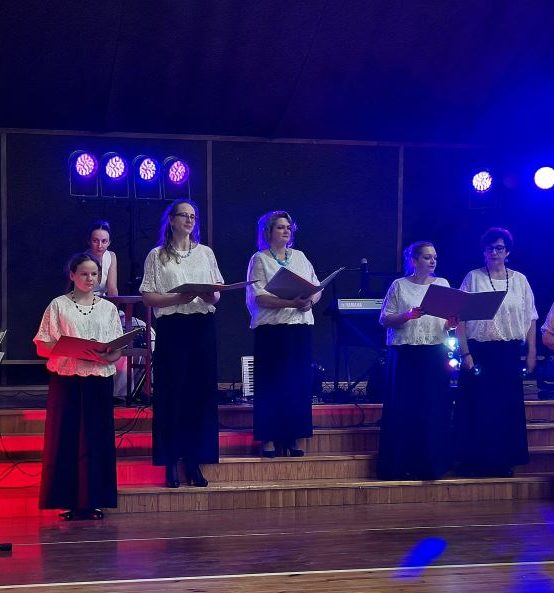 Mazzalves saieta nama amatierkolektīvi svin Ziemassvētkus