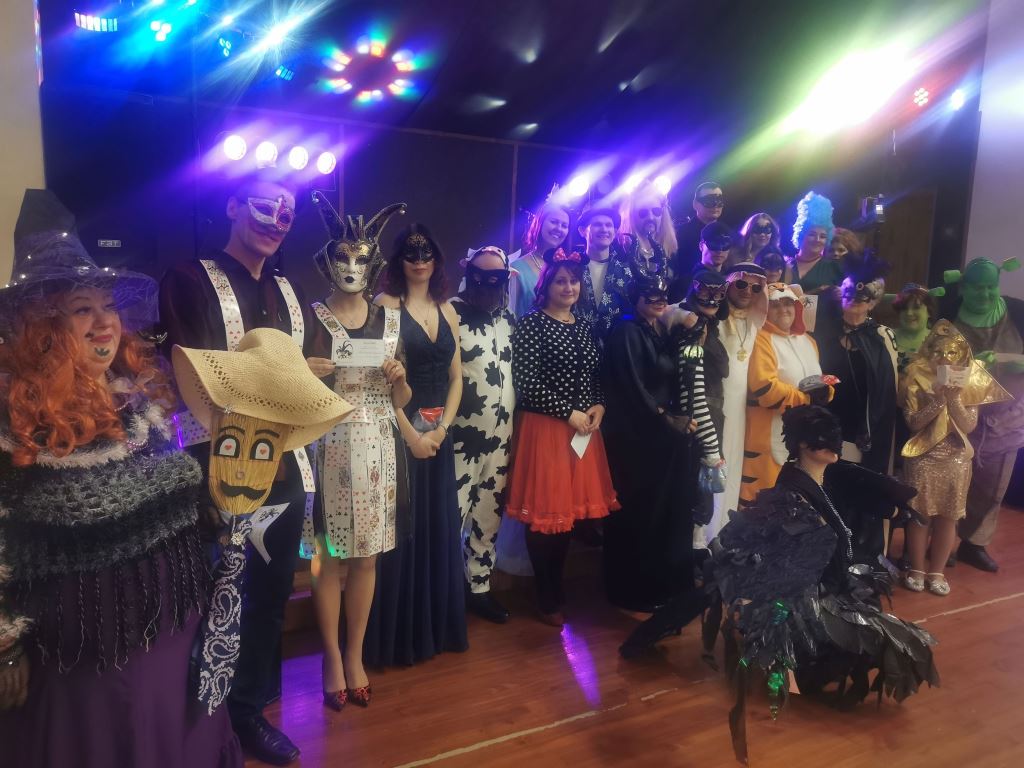 Mazzalvē iecienītas masku balles