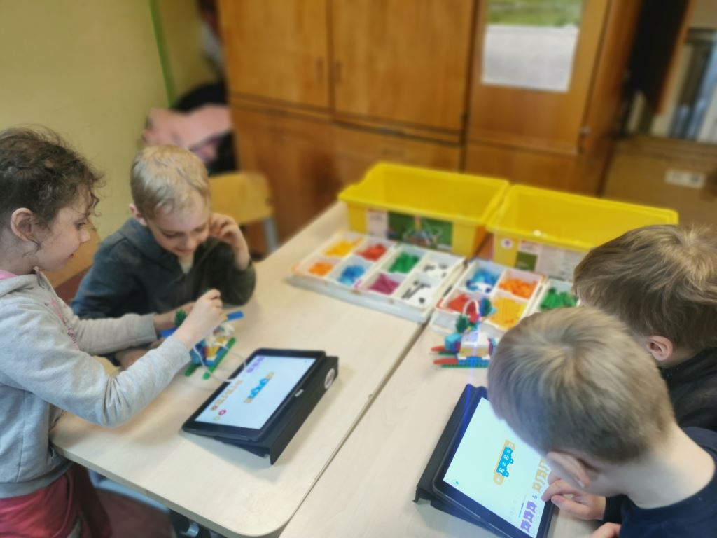 Pirmsskolēniem patīk robotika Pirmsskolēniem patīk robotika