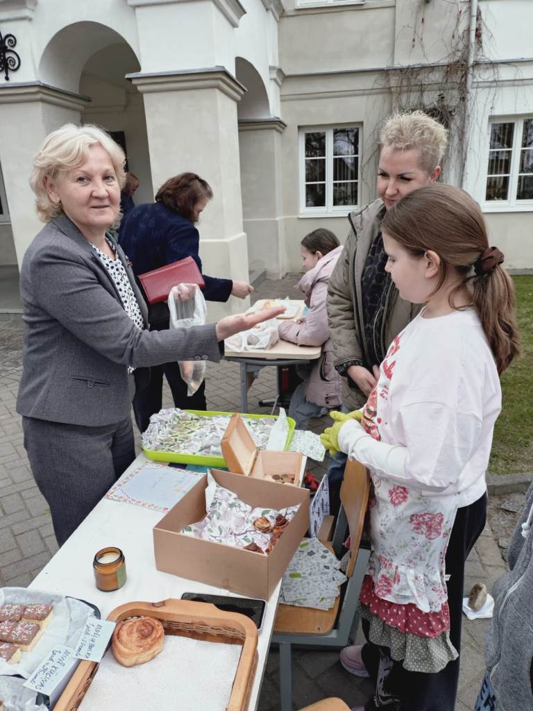 Skolēnu padome sarīko tirdziņu