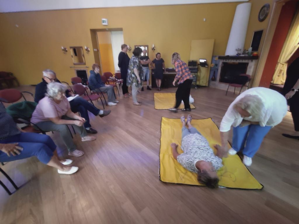 Mazzalvieši mācās sniegt pirmo palīdzību apkaimju kopienu attīstības programmā “Drošas kopienas”
