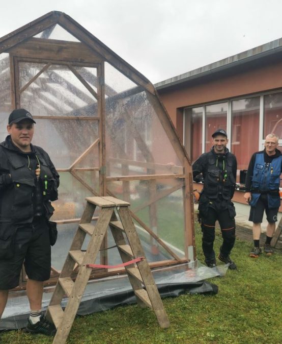 Uzņēmēji dāvina siltumnīcu