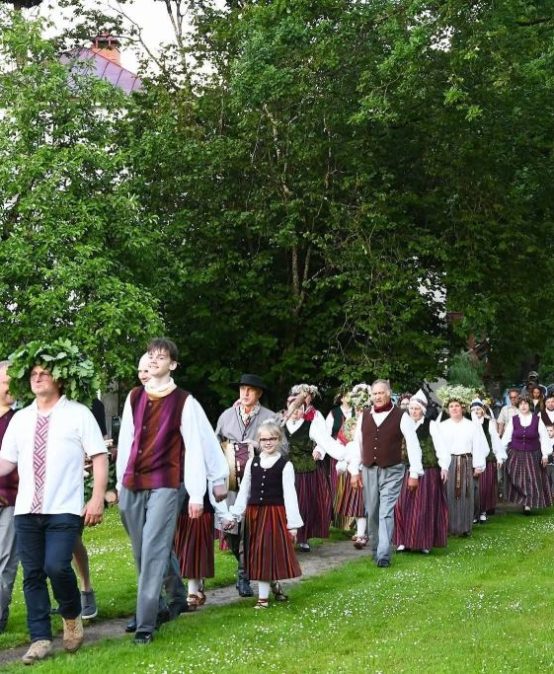 Mazzalvē jaudīgi svin Saulgriežus