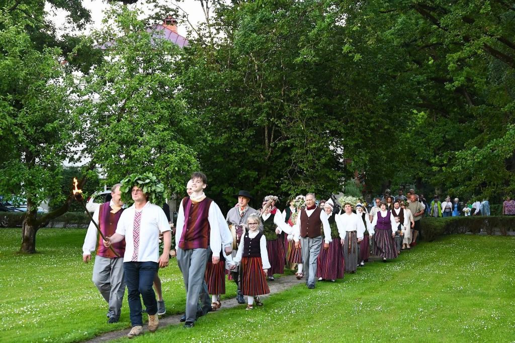 Mazzalvē jaudīgi svin Saulgriežus